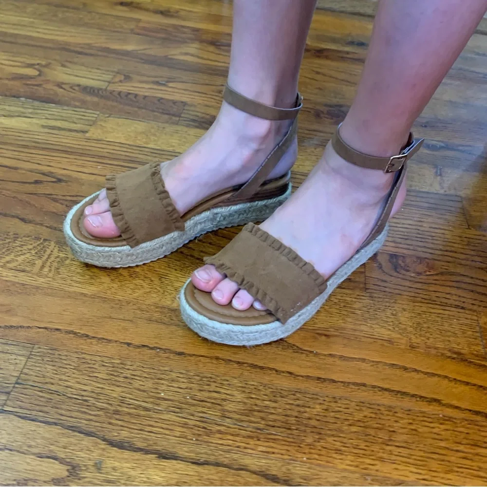 Pierre Dumas Strap Espadrilles Platform Summer Casual Wedges Sandals Shoes
Girls - Picture 10 of 16